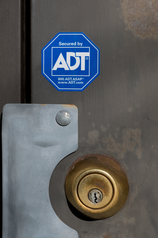 La plaque d'alarme dissuasive